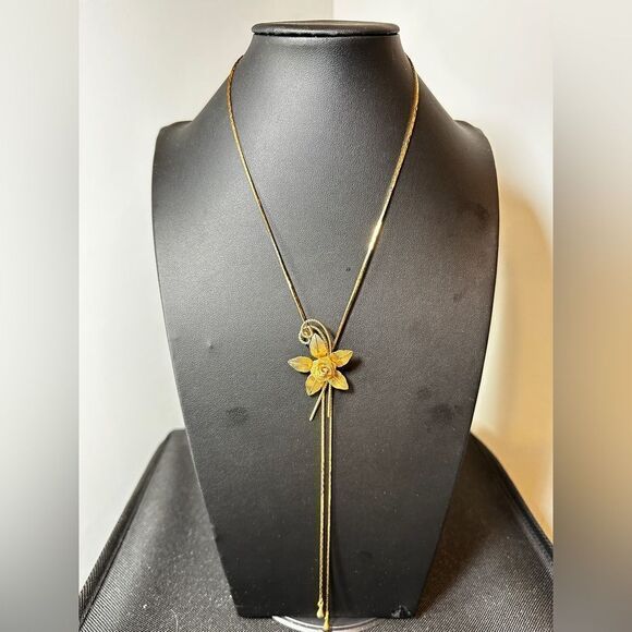 Up to 29" long beautiful VTG gold tone metal flower bolero necklace! - Picture 11 of 13